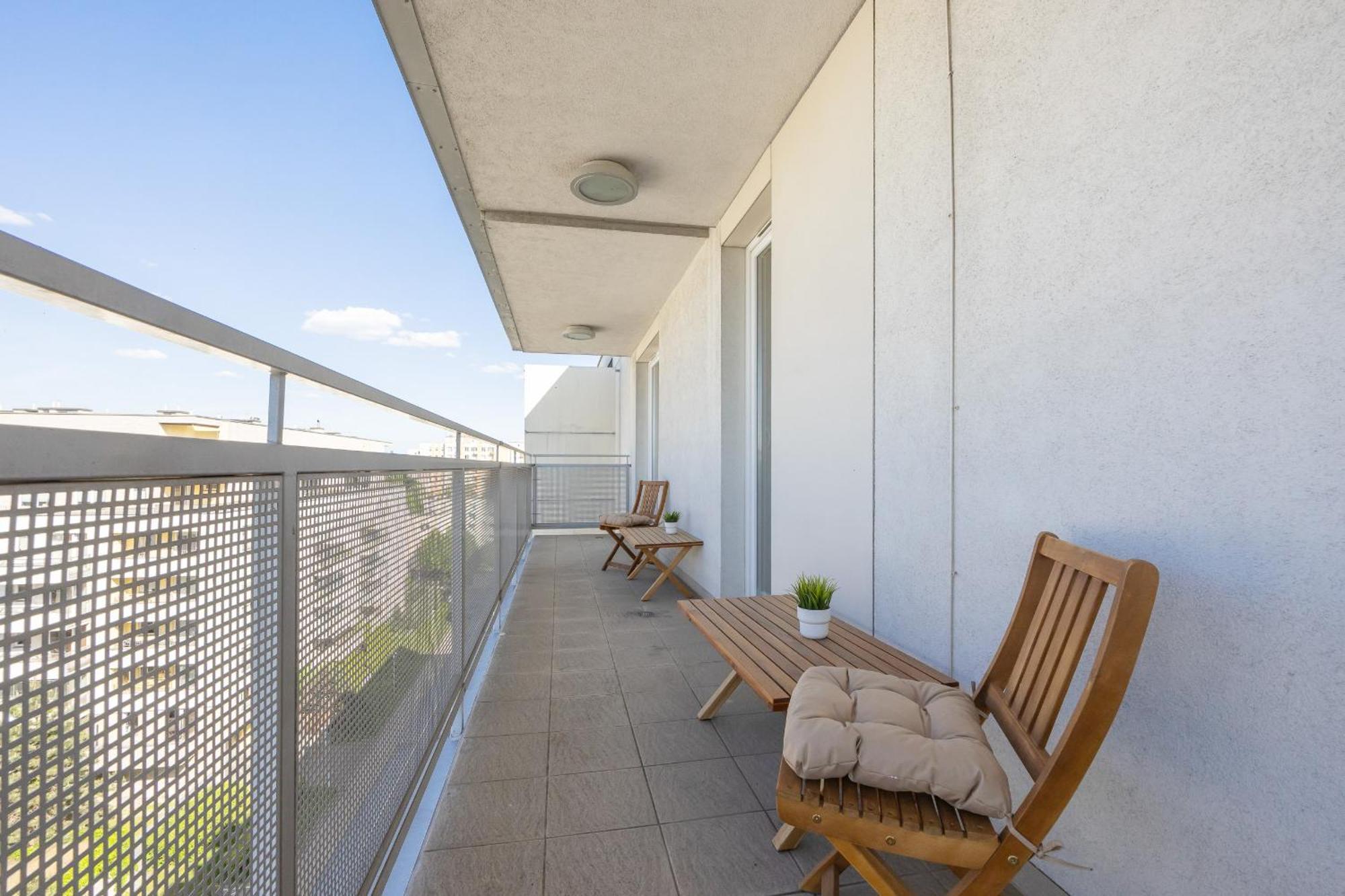 Apartment Luxury Four Bedroom With Parking & Balcony In Mokotow By Renters Prestige